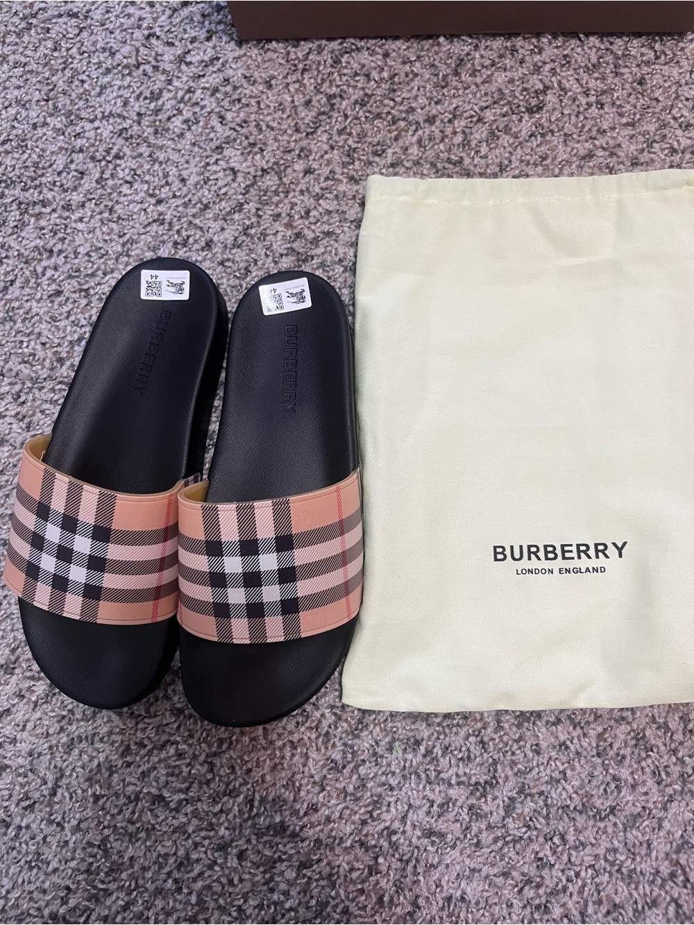 Burberry Men's Accessory Box in Tan with Black Logo